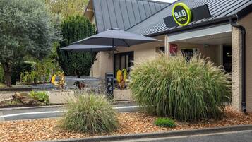 Pintu masuk properti