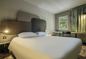 Standard Double Room, Non Smoking | Premium bedding, pillowtop beds, desk, soundproofing