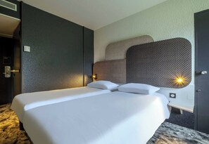 Standard Twin Room, Non Smoking | Premium bedding, pillow-top beds, desk, soundproofing - B&B HOTEL Niort Sud Venise Verte (Niort)