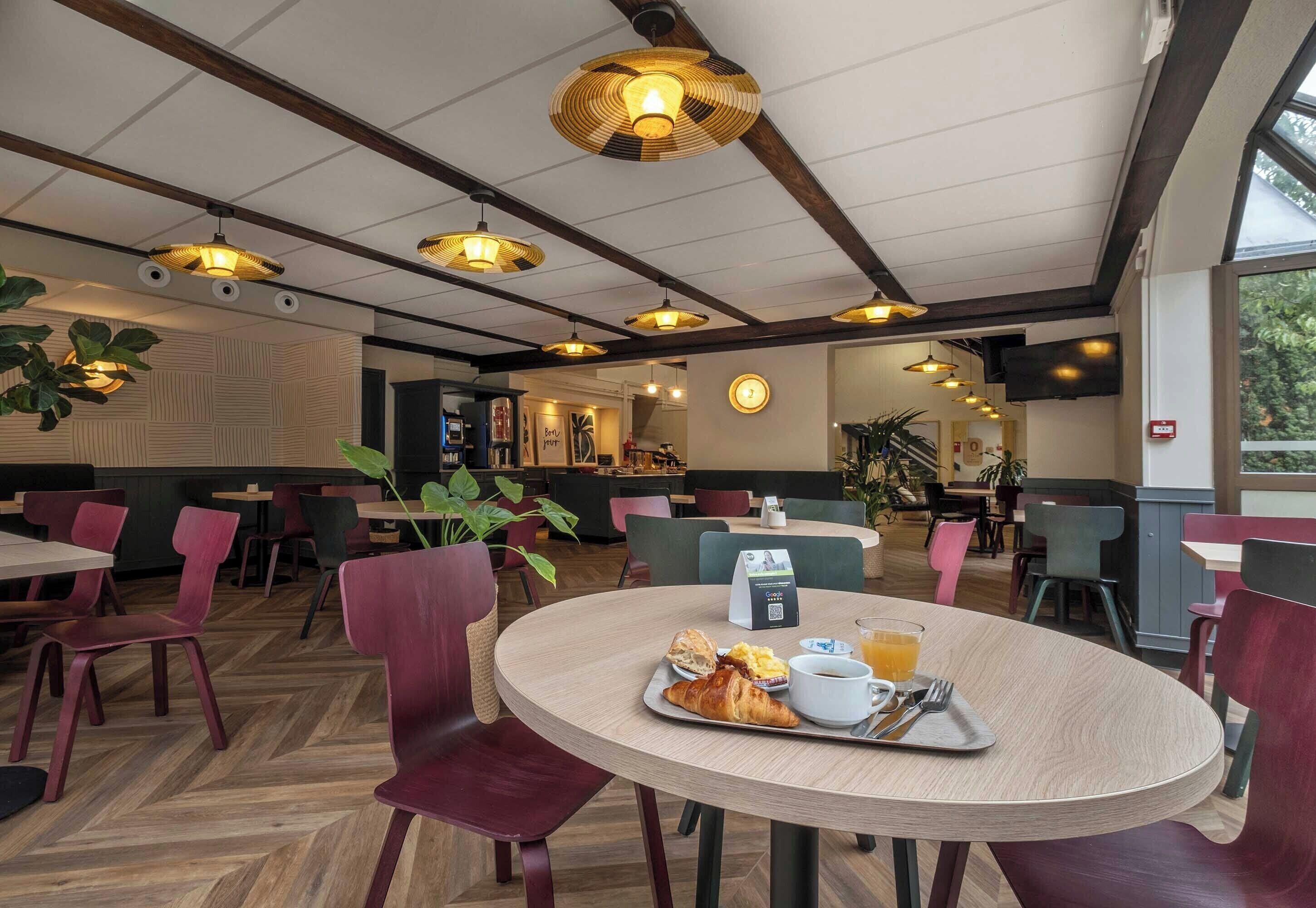 Daily buffet breakfast for a fee