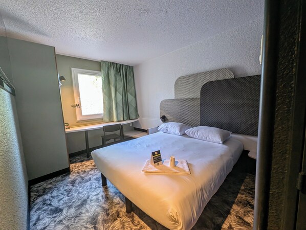 Premium bedding, pillowtop beds, desk, soundproofing