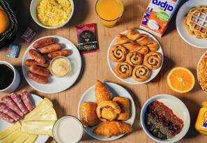 Petit déjeuner buffet servi tous les jours en supplément