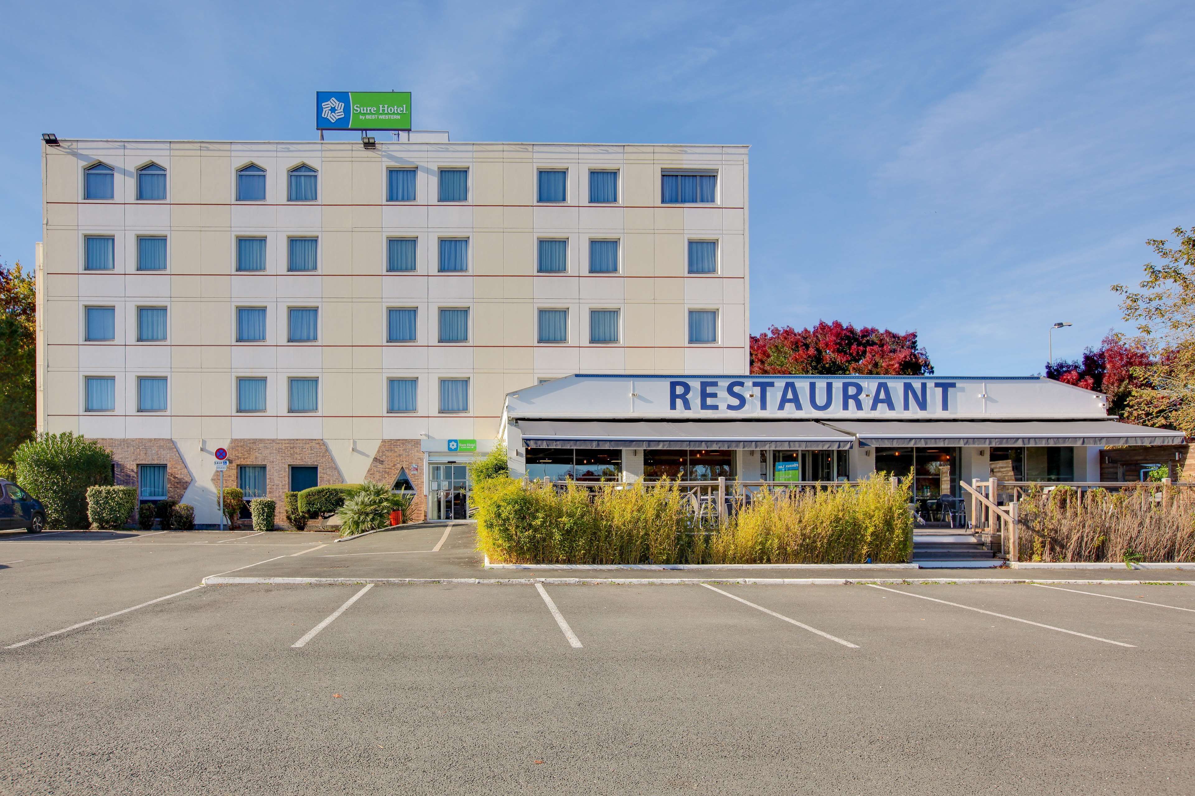 Petit déjeuner buffet (14 EUR par personne)