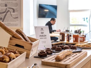 Tägliches inbegriffenes Frühstück