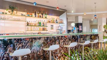 Bar (trong khuôn viên)