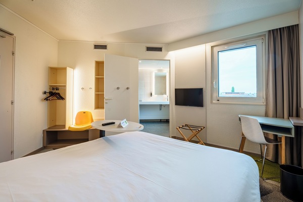 Standard Double Room, 1 Double Bed | Desk, laptop workspace, blackout drapes, soundproofing