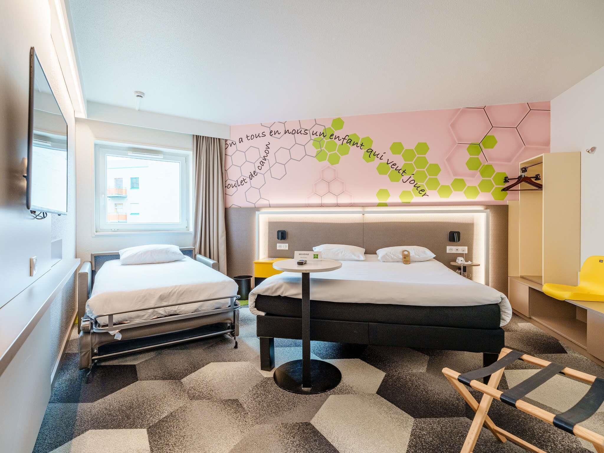 Standardzimmer, 1 Doppelbett und Schlafsofa | Schreibtisch, laptopgeeigneter Arbeitsplatz, Verdunkelungsvorhänge