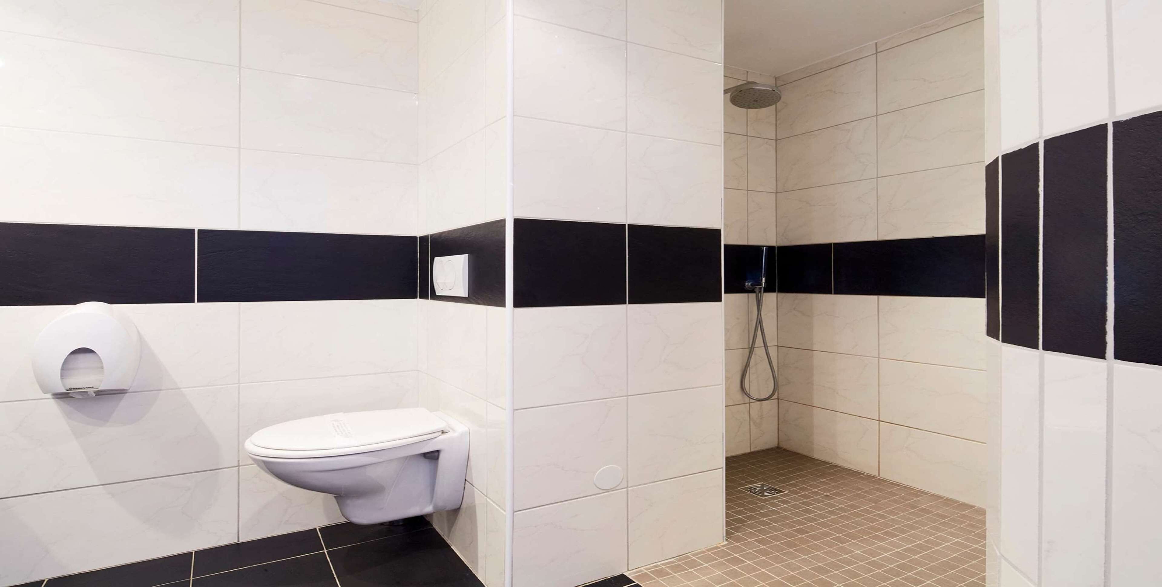 standard room, 3 single beds | bathroom | bathtub, eco-friendly toiletries, hair dryer, towels