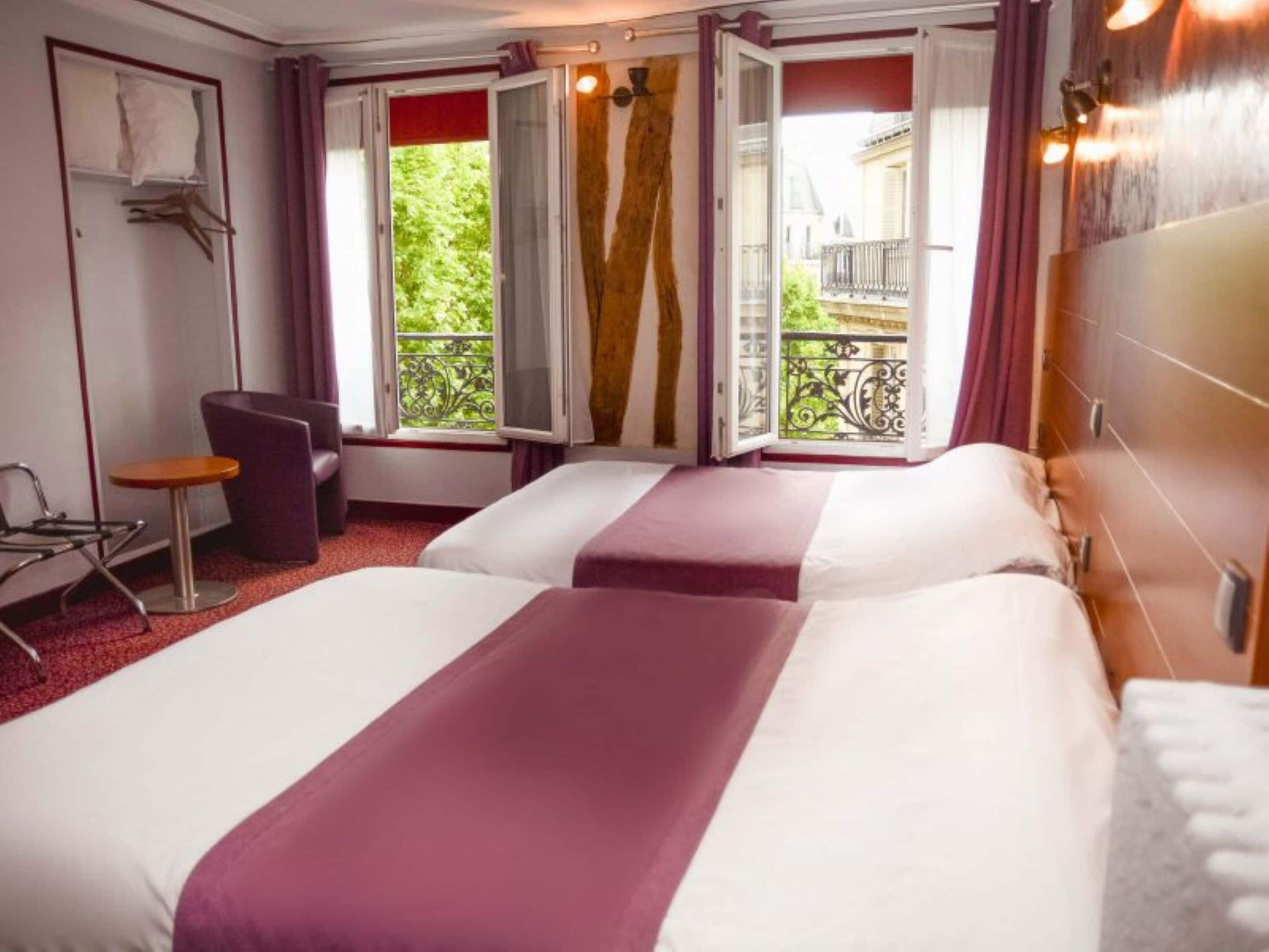 Chambre Triple | Matelas mémoire de forme, coffres-forts dans les chambres