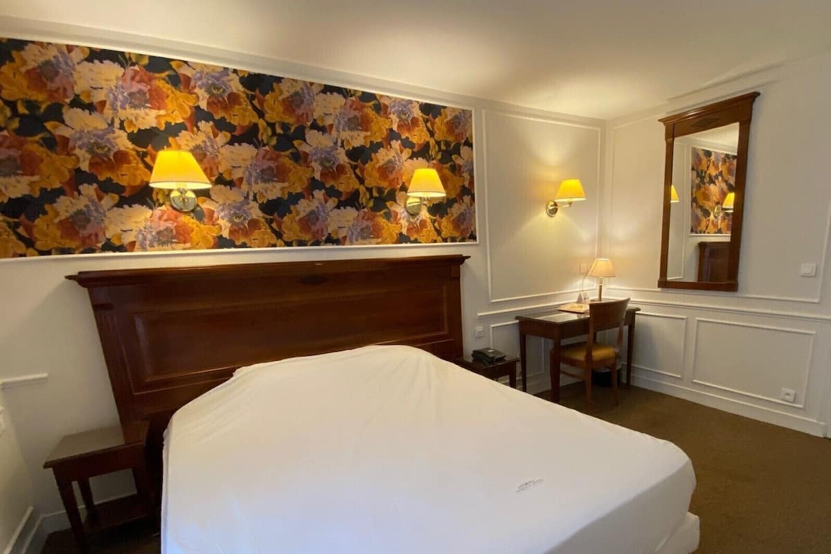 In-room safe, iron/ironing board, bed sheets