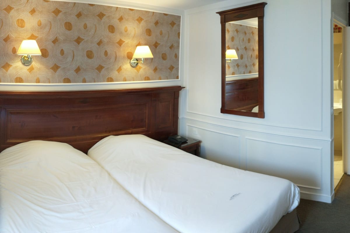 In-room safe, iron/ironing board, bed sheets