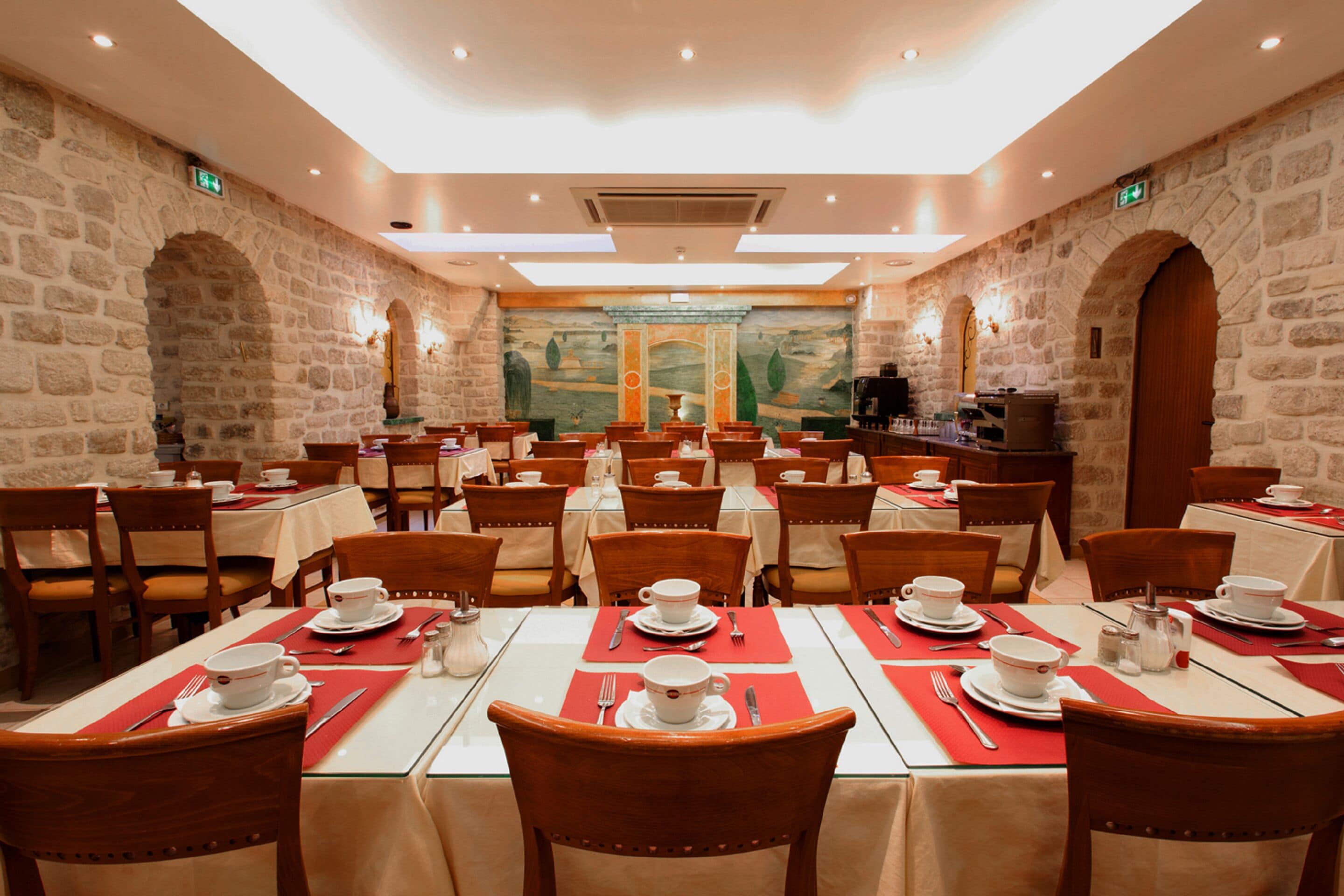 Desayuno buffet entre semana (EUR 15 por persona) 