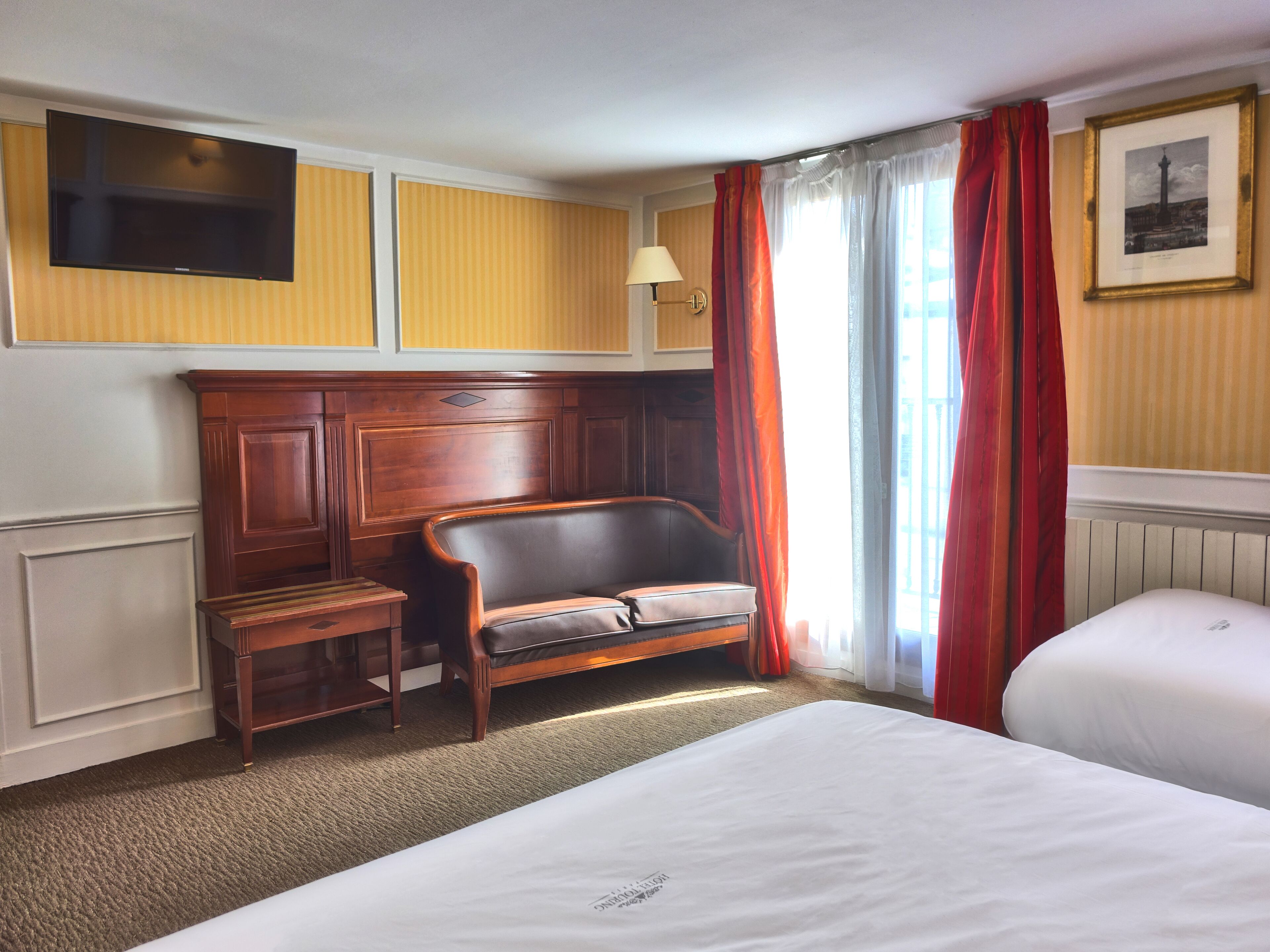 triple room | 1 bedroom, in-room safe, iron/ironing board, bed sheets