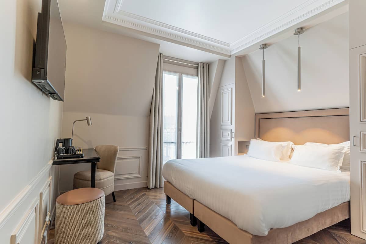 Signature Double or Twin Room, Bathtub