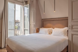 Signature Double or Twin Room, Bathtub | In-room safe, desk, laptop workspace, soundproofing - Hôtel Saint-Louis - Jardin du Luxembourg (Paris)