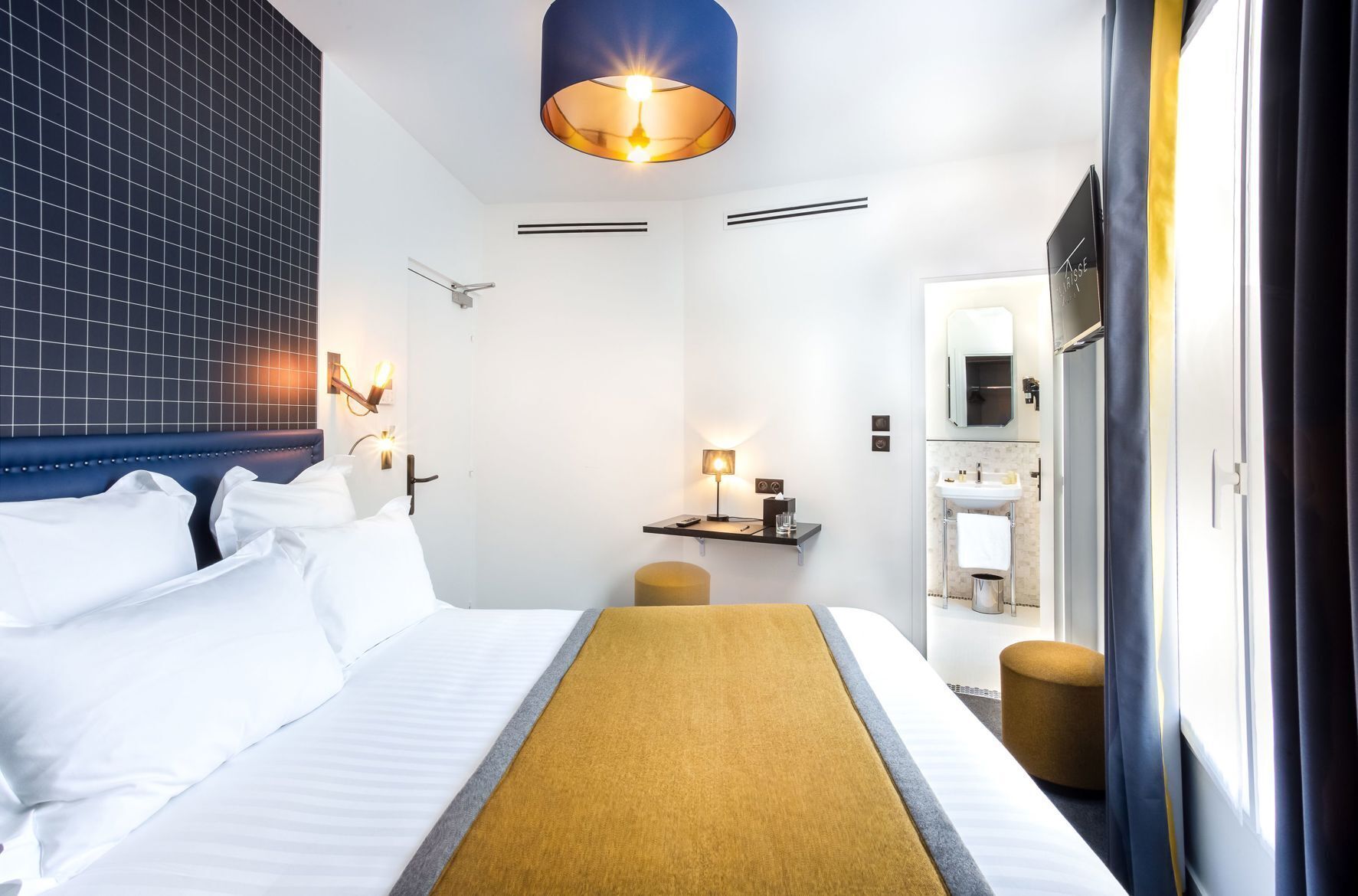 Premium bedding, in-room safe, desk, blackout drapes