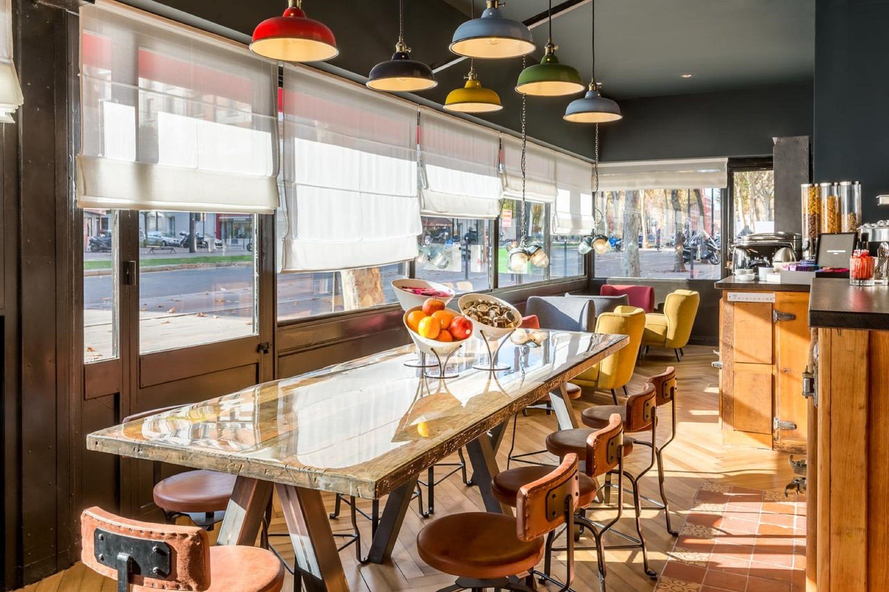 Petit déjeuner buffet (15 EUR par personne)