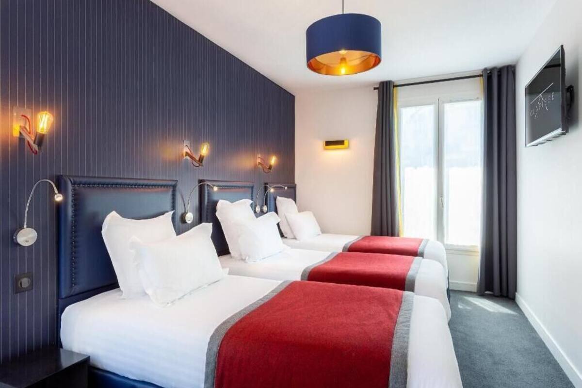 Premium bedding, in-room safe, desk, blackout drapes