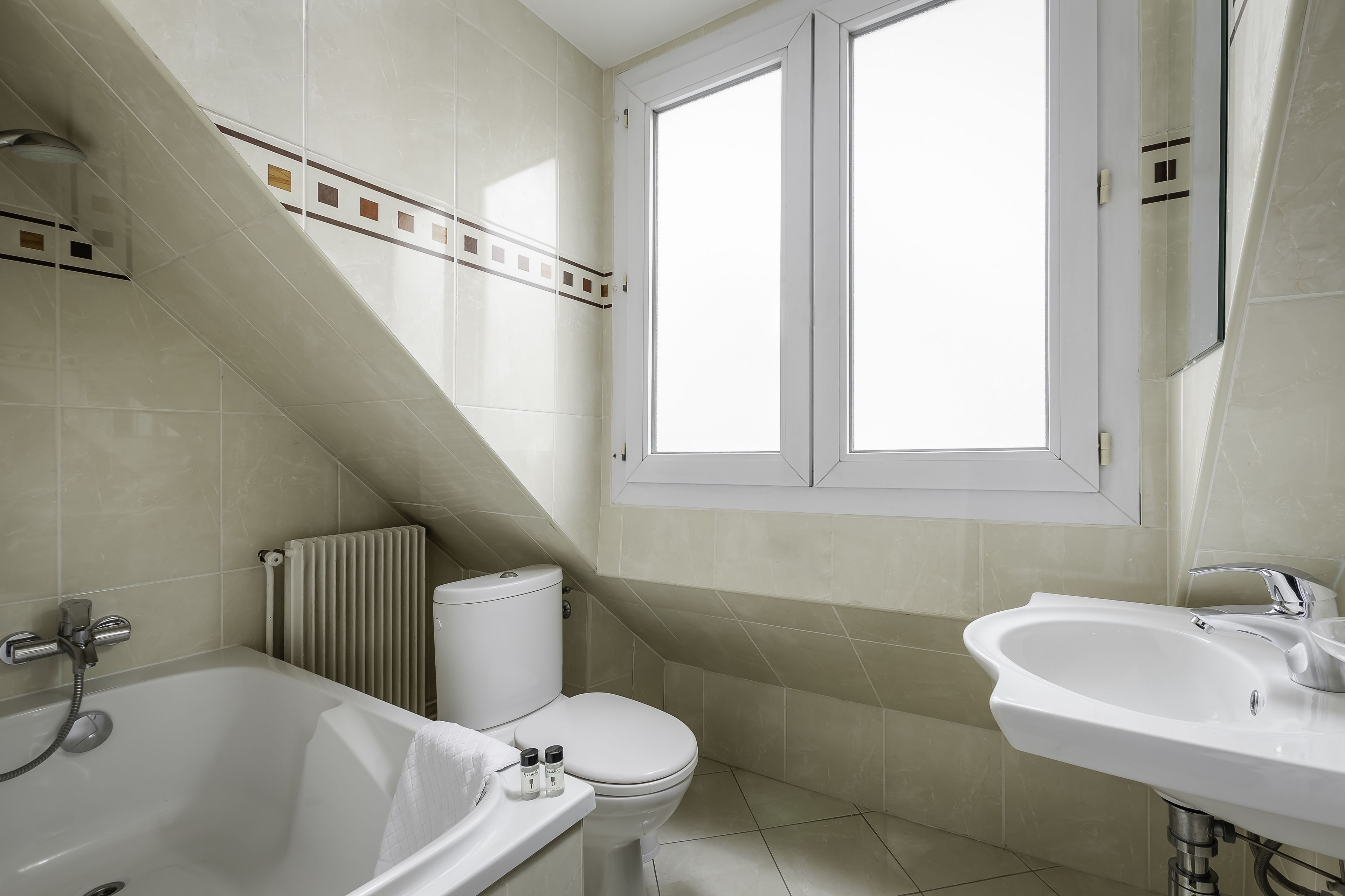 basic single room, 1 single bed | bathroom | hair dryer, towels, soap, shampoo