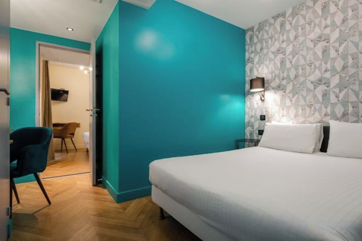 Select Comfort beds, in-room safe, desk, iron/ironing board (on request)