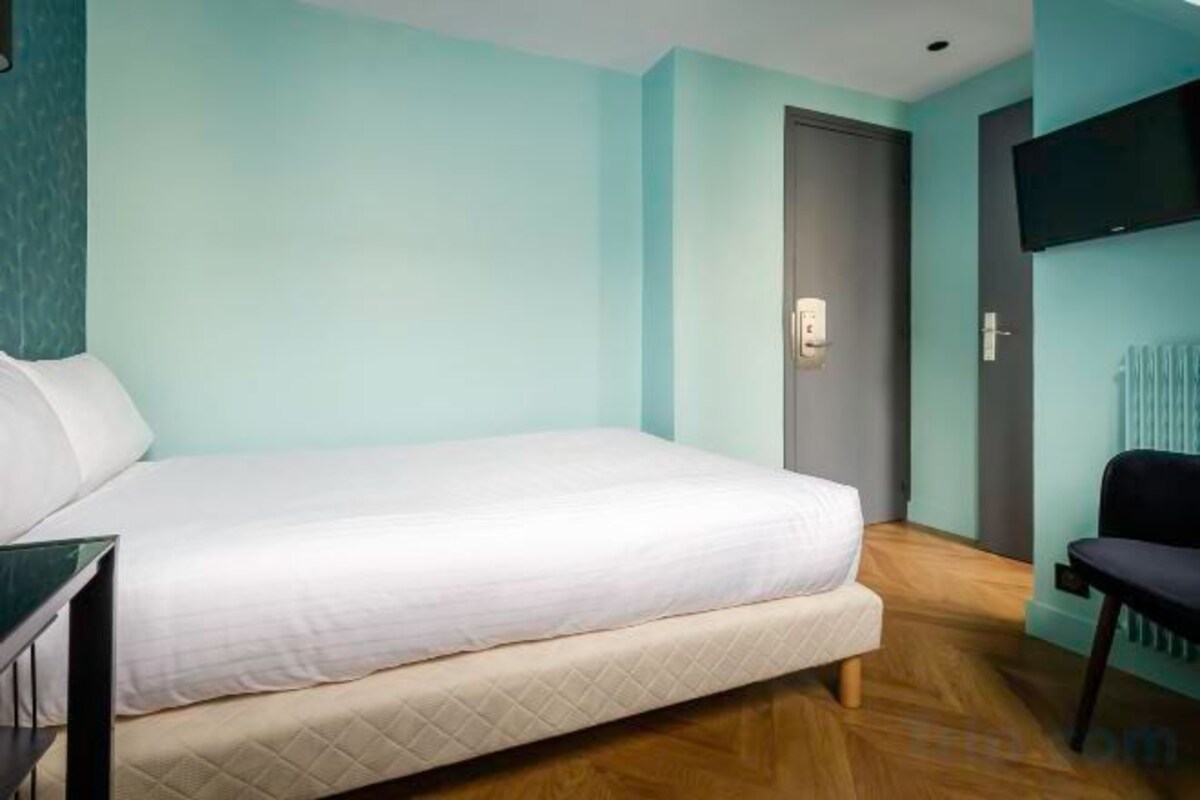 Select Comfort beds, in-room safe, desk, iron/ironing board (on request)