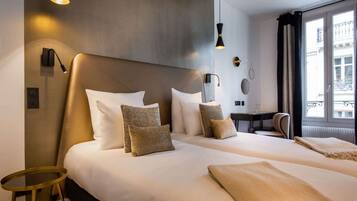 Standard Twin Room | Minibar, in-room safe, desk, free cots/infant beds