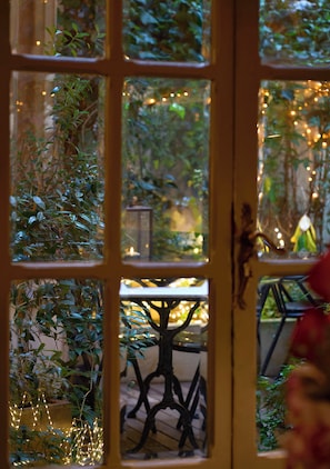 Courtyard view - Hôtel Beauséjour Ranelagh (Paris)