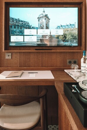 Ropa de cama de alta calidad y minibar 