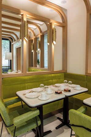 Petit déjeuner préparé sur commande (24 EUR par personne)