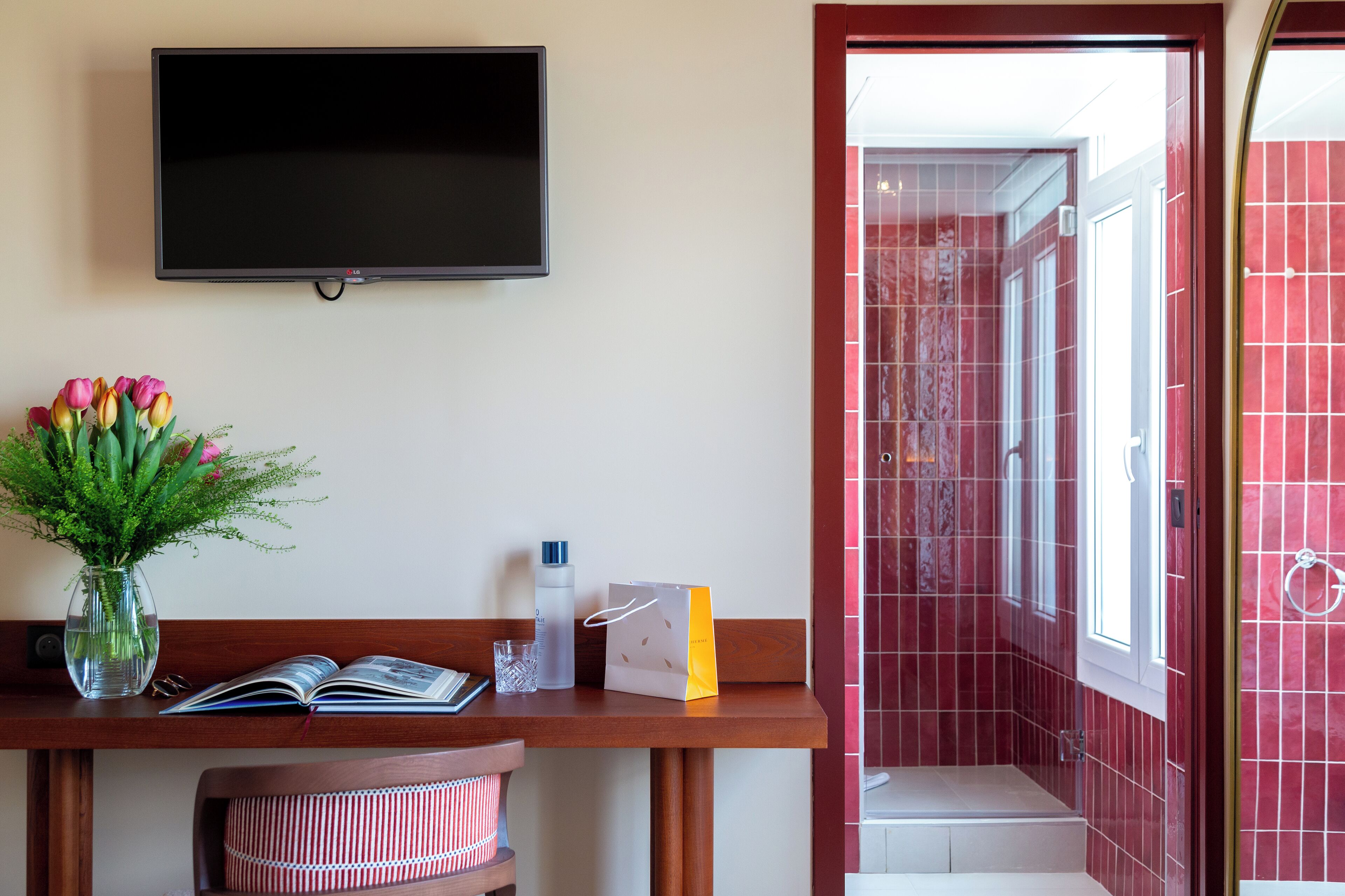 deluxe double or twin room | 1 bedroom, in-room safe, desk, blackout curtains