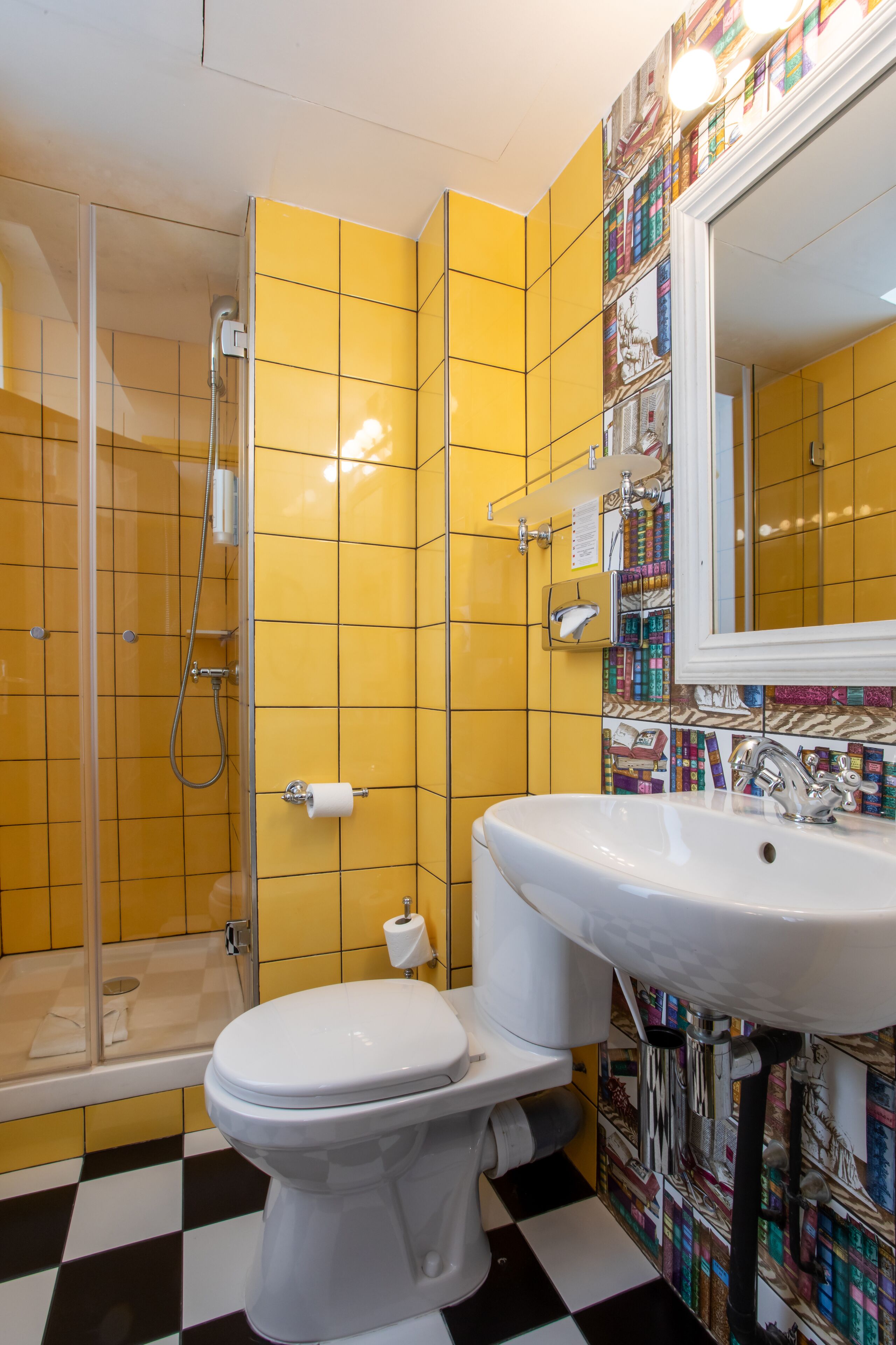 classic single room | bathroom | shower, eco-friendly toiletries, hair dryer, towels