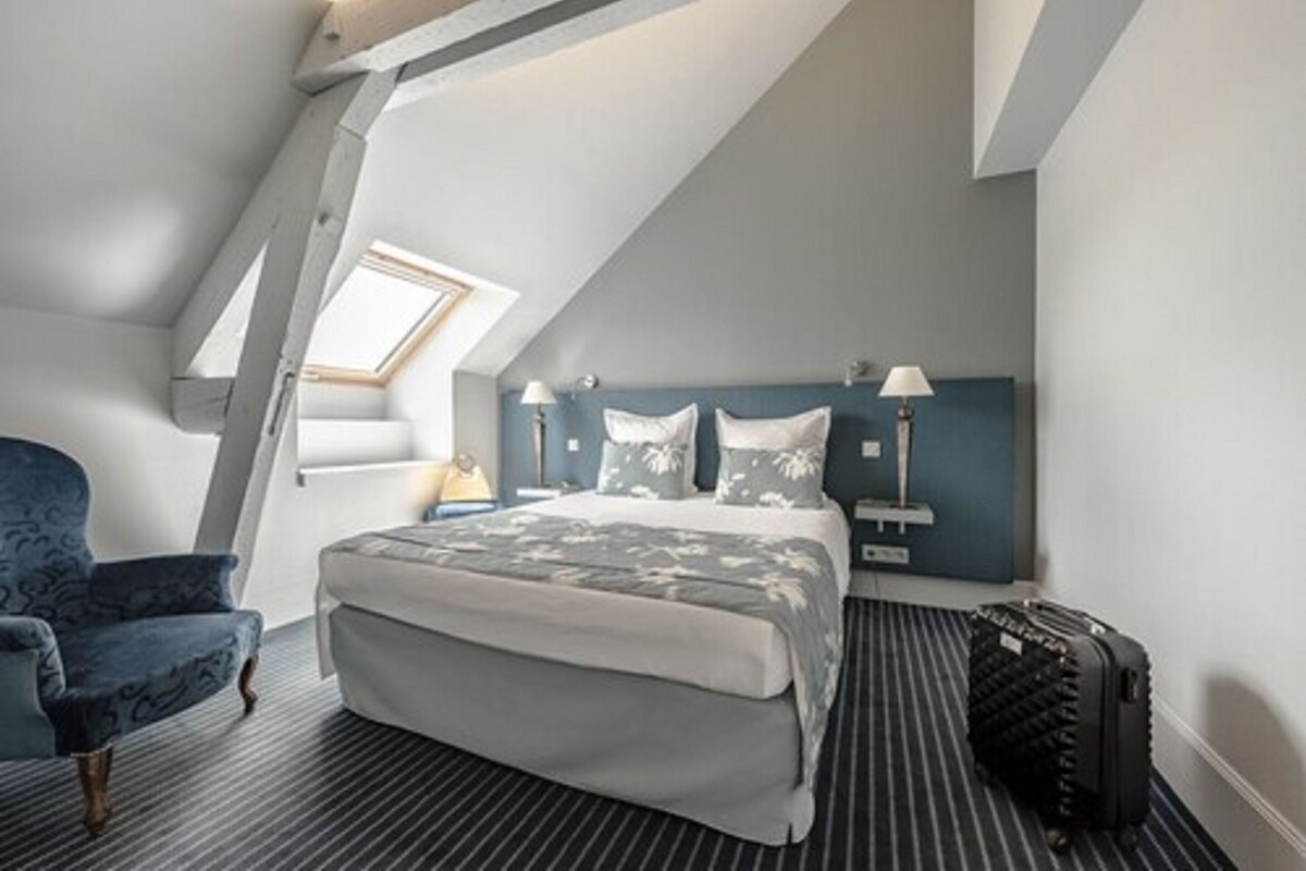 Premium bedding, Select Comfort beds, in-room safe, desk