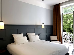 Suite Junior, 1 Tempat Tidur Double | Brankas, didekorasi berbeda-beda, meja kerja, dan tirai kedap cahaya