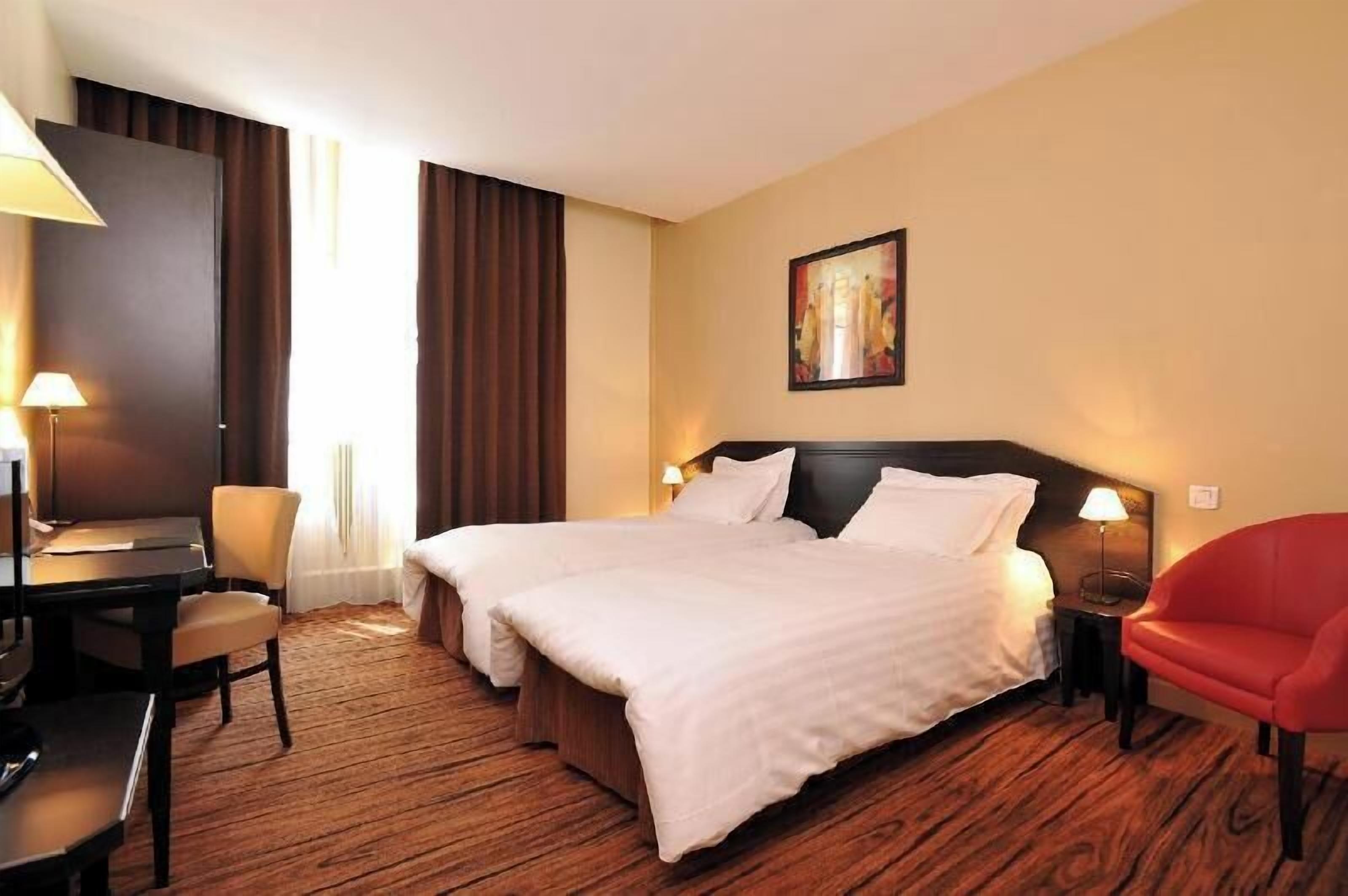 In-room safe, individually decorated, desk, blackout drapes