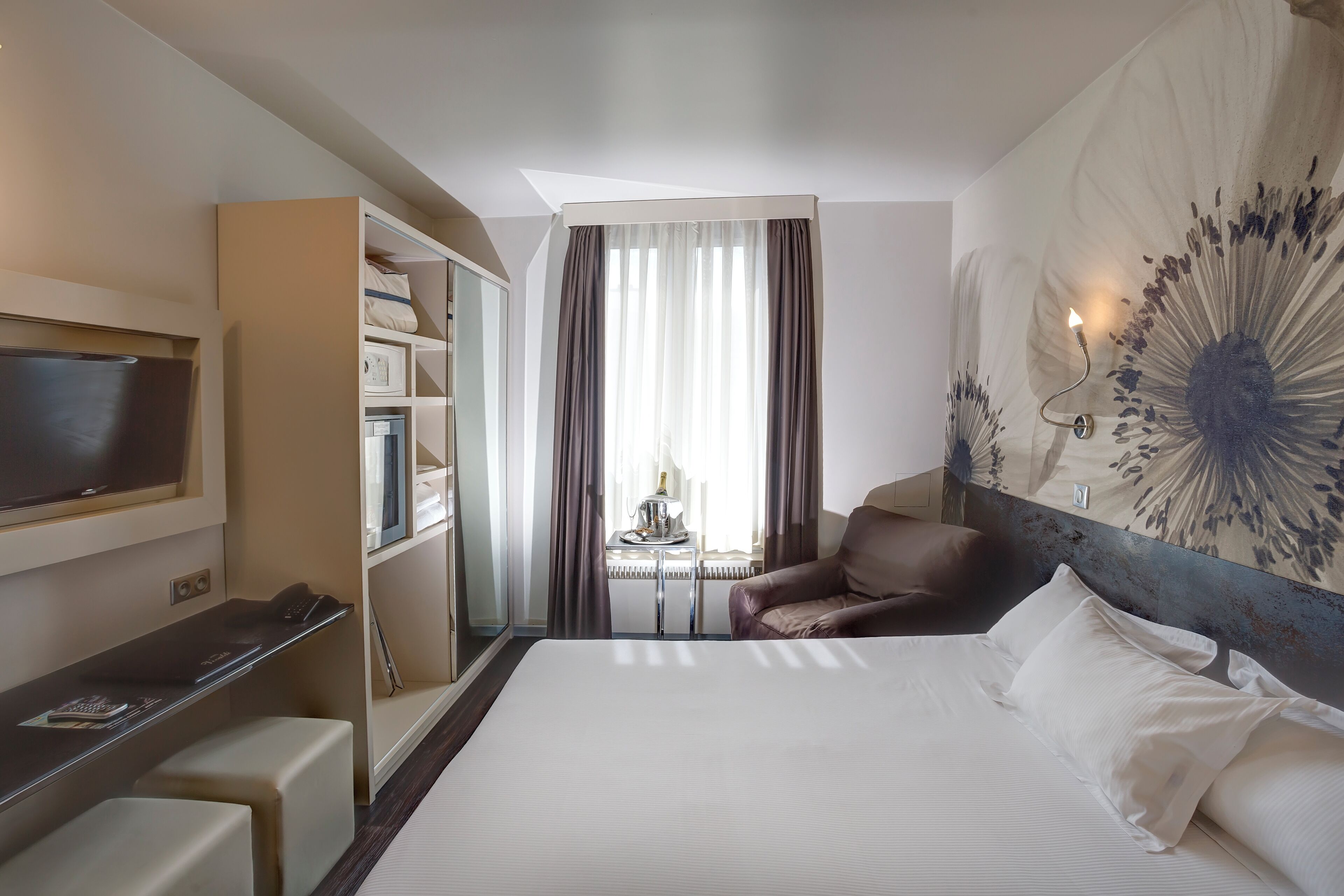 minibar, in-room safe, desk, blackout curtains