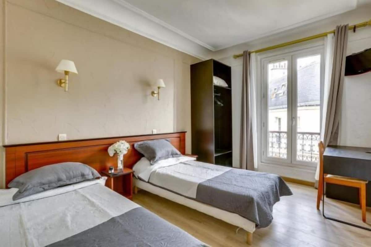 In-room safe, desk, soundproofing, free WiFi