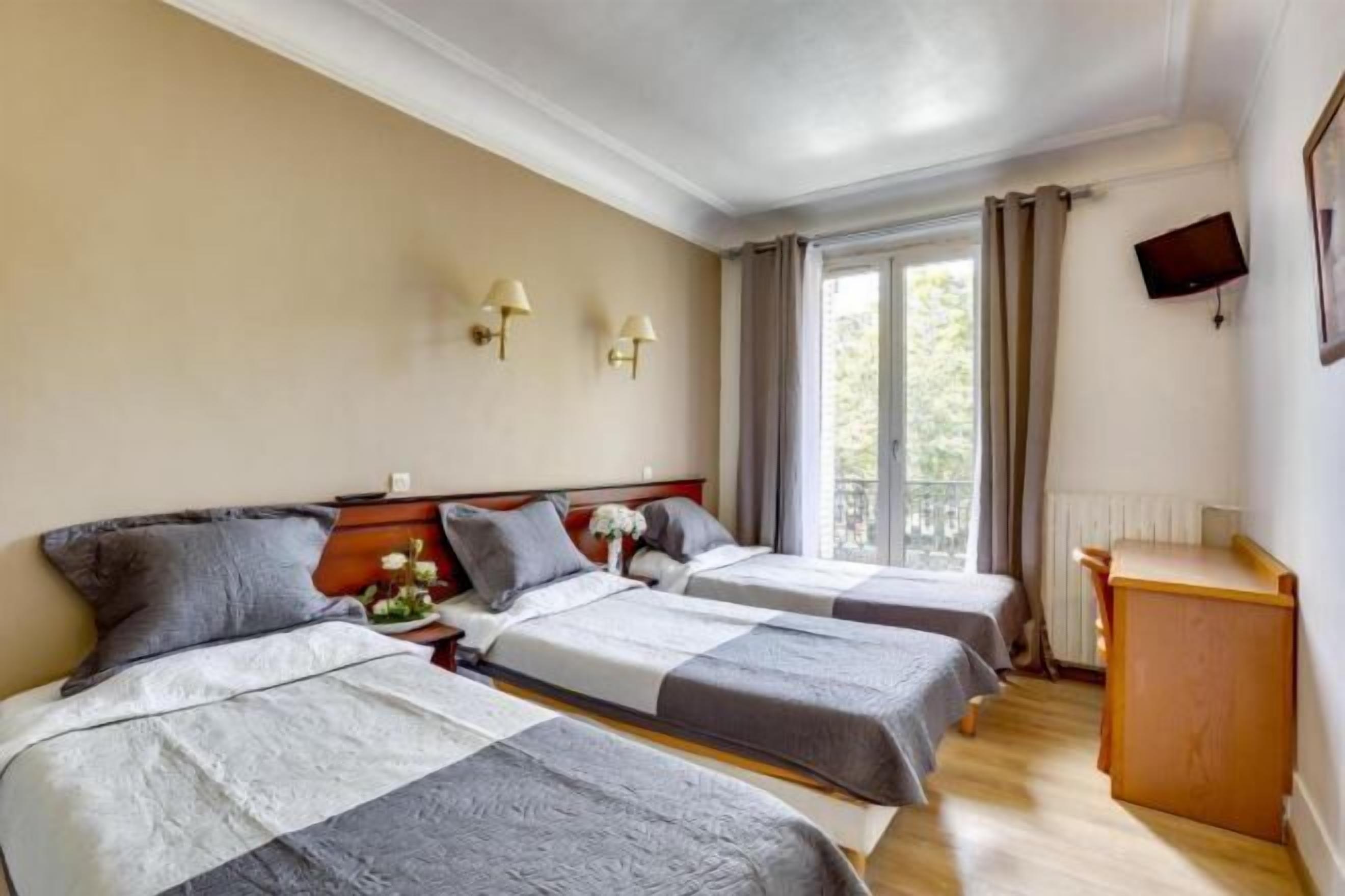 Een kluis op de kamer, een bureau, geluiddichte muren, gratis wifi