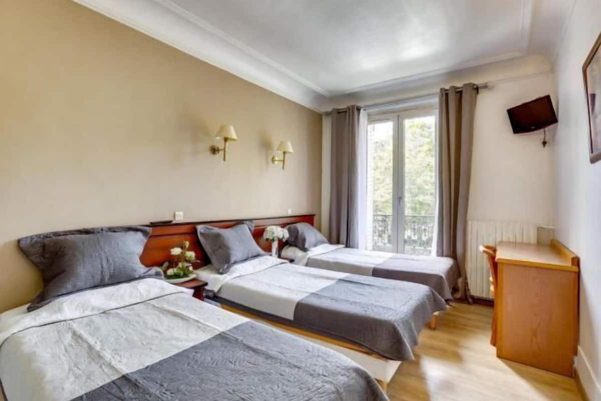 In-room safe, desk, soundproofing, free WiFi