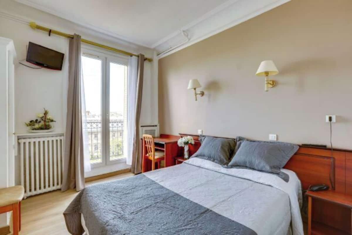 In-room safe, desk, soundproofing, free WiFi