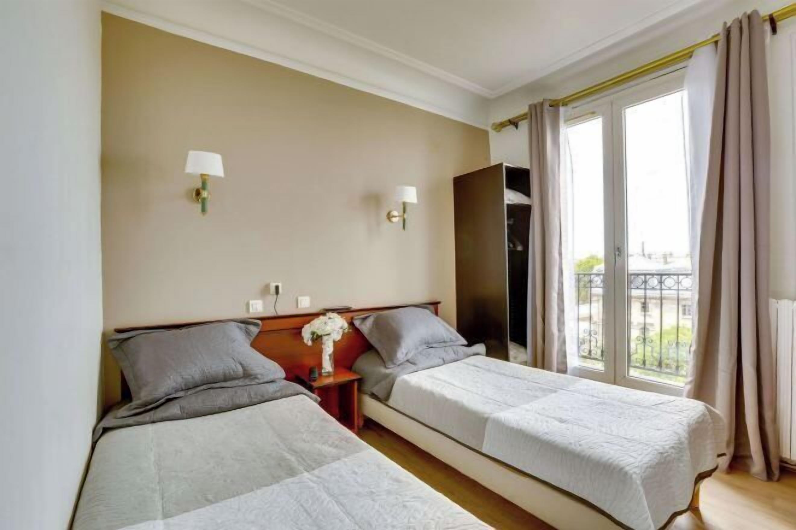 In-room safe, desk, soundproofing, free WiFi