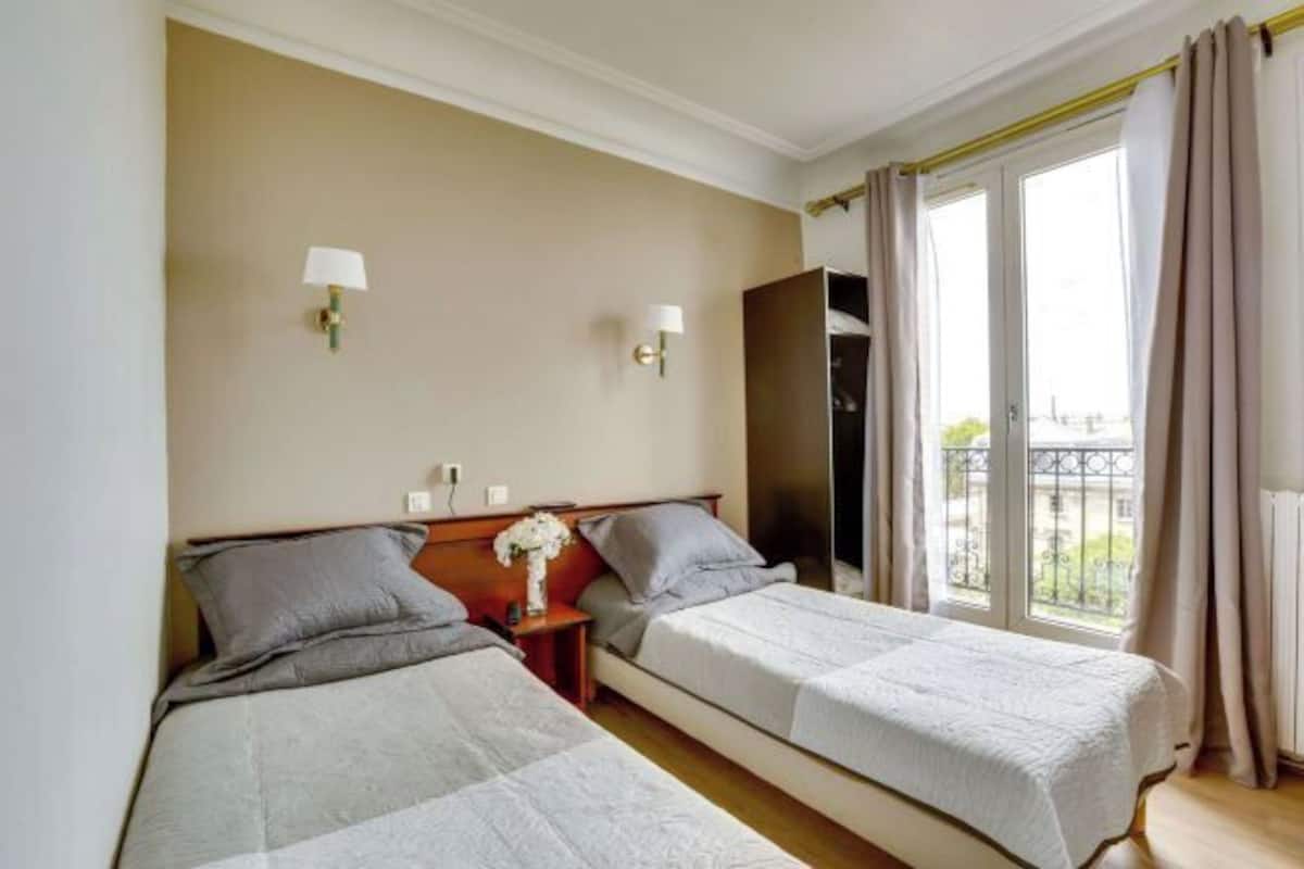 In-room safe, desk, soundproofing, free WiFi
