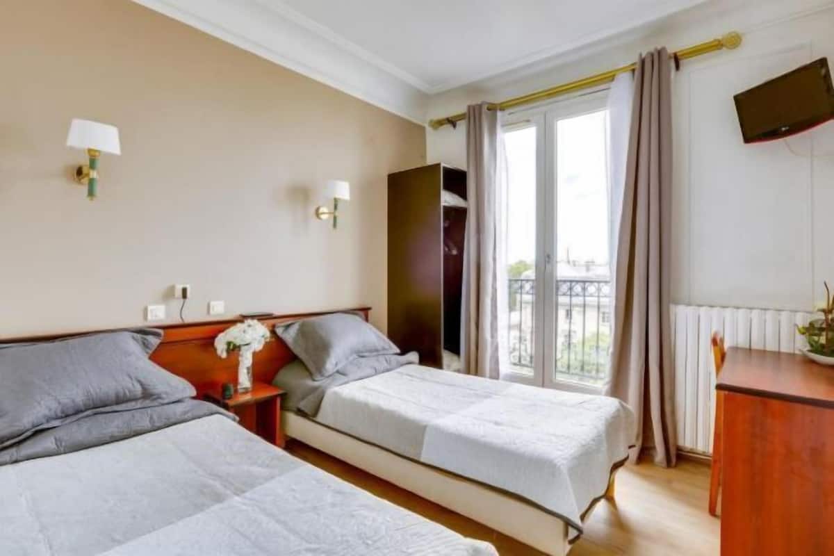 In-room safe, desk, soundproofing, free WiFi