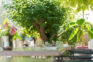 Lunch and dinner served, French cuisine - Hôtel Catalpa (Annecy)