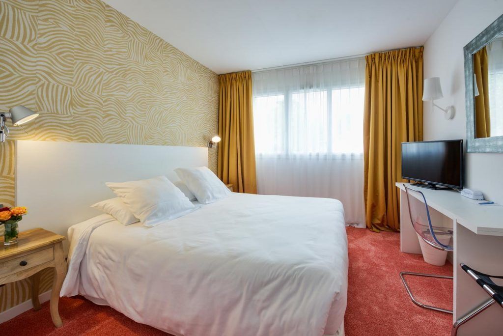 premium double room, 1 double bed | in-room safe, individually decorated, individually furnished, desk