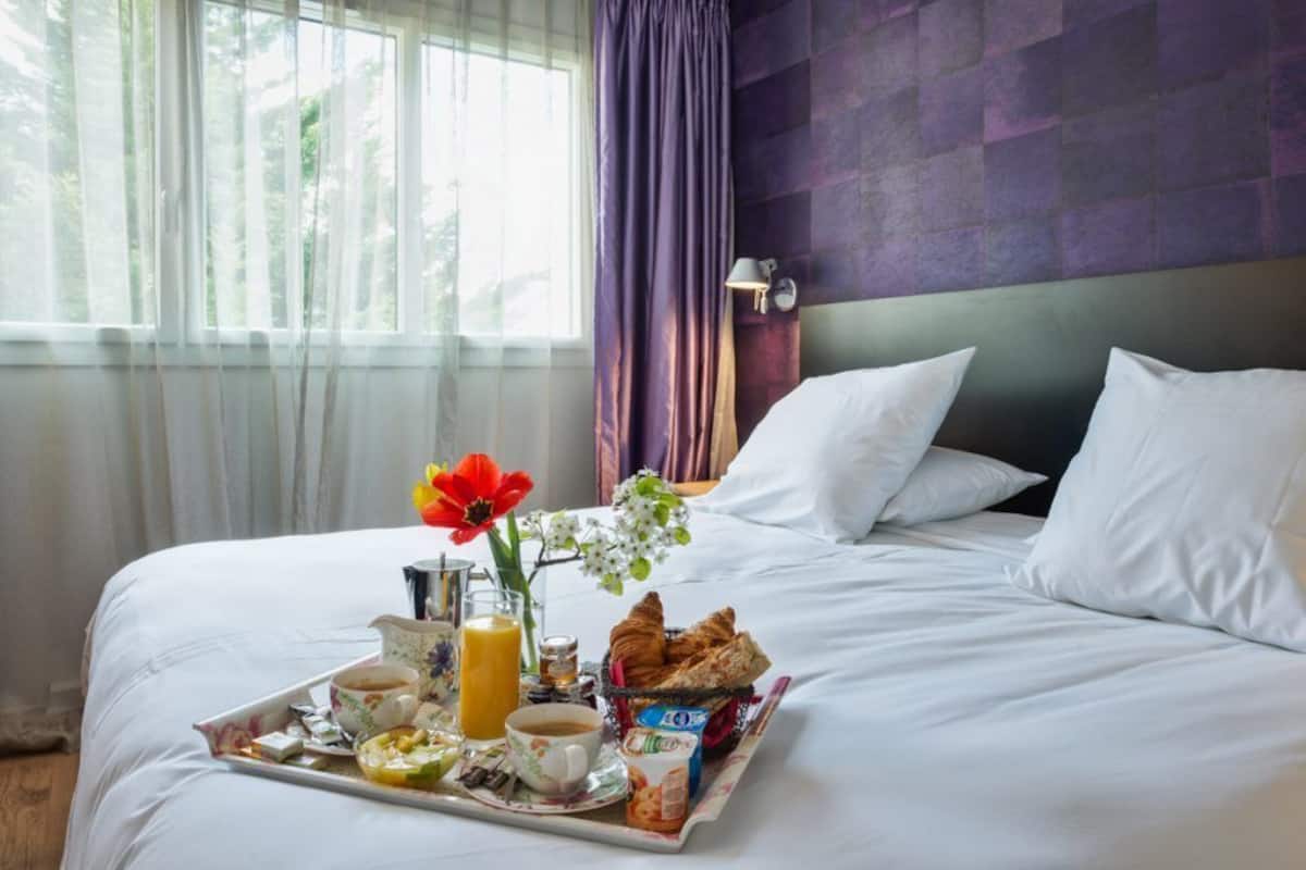 premium double room, 1 double bed | in-room safe, individually decorated, individually furnished, desk