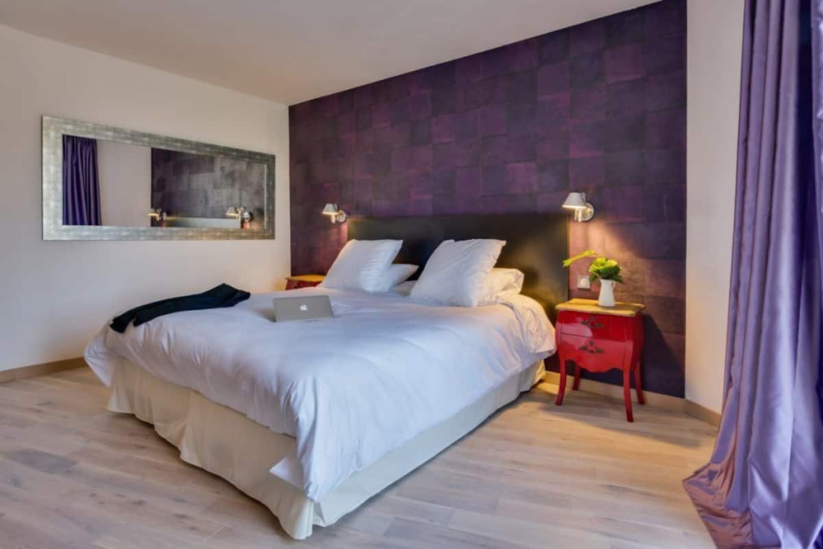 deluxe double room, 1 double bed | in-room safe, individually decorated, individually furnished, desk