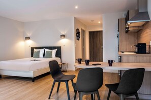 Coffee/tea maker, electric kettle