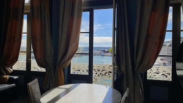 スイート クイーンベッド 1 台 禁煙 ジェットバス (Larger Room;with Sofabed) | 部屋からの景観