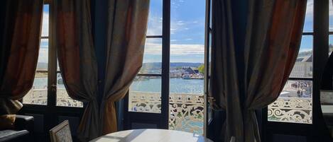 Suite, 1 Queen-Bett, Nichtraucher, Whirlpool (Larger Room;with Sofabed) | Ausblick vom Zimmer