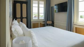 Minibar, in-room safe, individually decorated, individually furnished
